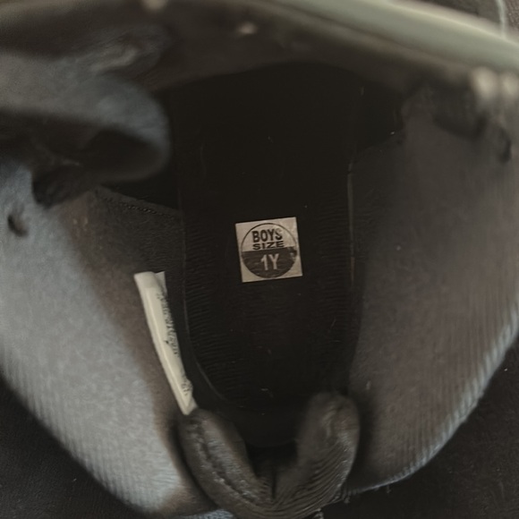 Boys Jordans Excellent condition New - Picture 3 of 3